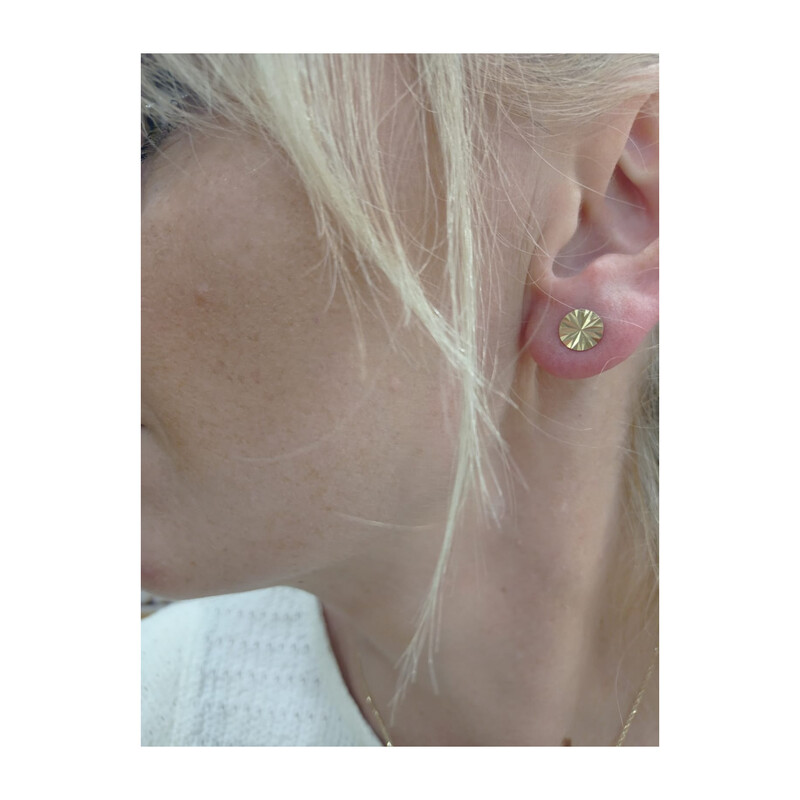 Zlaté náušnice pecka gravírované 8 mm/puzeta AR X3E12053-DC-6 ryzost 585