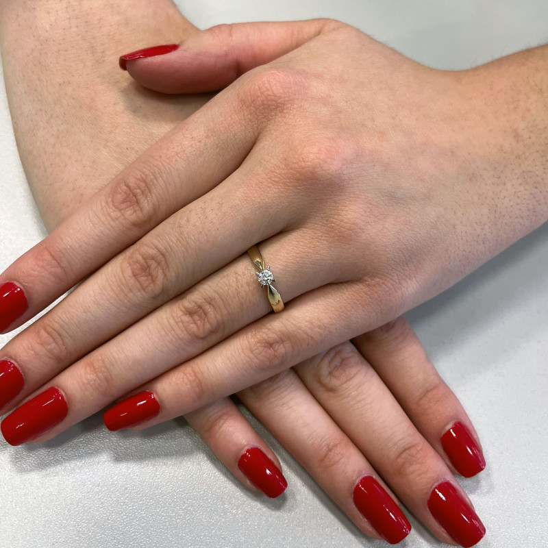 Zlatý zásnubní prsten s diamantem Amore | iSezam.cz