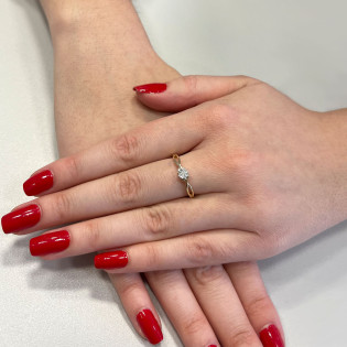 Zlatý zásnubní prsten s diamantem | iSezam.cz