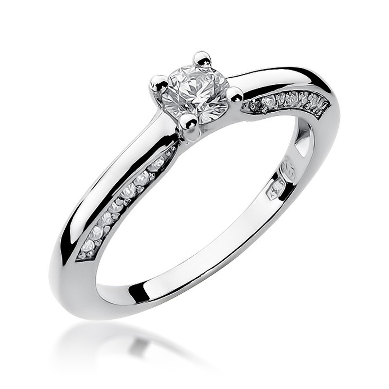 Zásnubní prsten s diamanty z bílého zlata ryzosti 585 - iSezam.cz