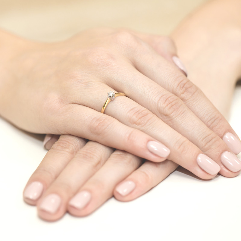 Zásnubní prsten Solitaire s diamanty - iSezam.cz