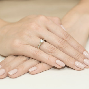 Zlatý zásnubní prsten s diamantem solitaire ryzost 585 - iSezam.cz