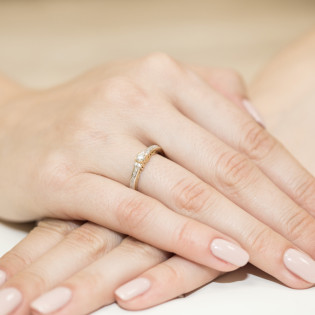 Zásnubní prsten s diamanty ryzosti 585 Noble - iSezam.cz