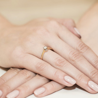 Zásnubní prsten s diamantem, žluté zlato zkušební 585 - iSezam.cz