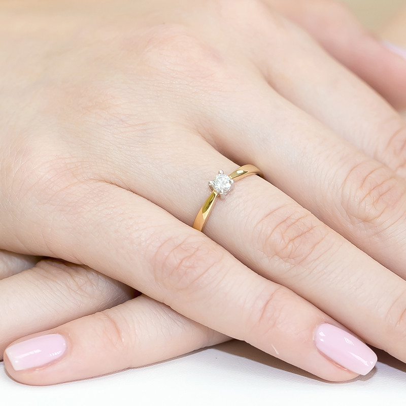 Zásnubní prsten s diamantem solitaire ze zlata 585 - iSezam.cz