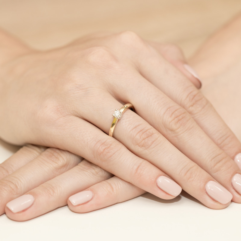 Zásnubní prsten Victoria s diamantem č. 585 - iSezam.cz