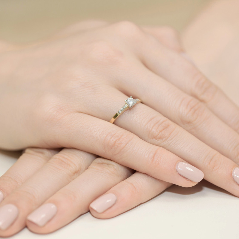 Zásnubní prsten Solitaire s diamanty ryzosti 585 - iSezam.cz