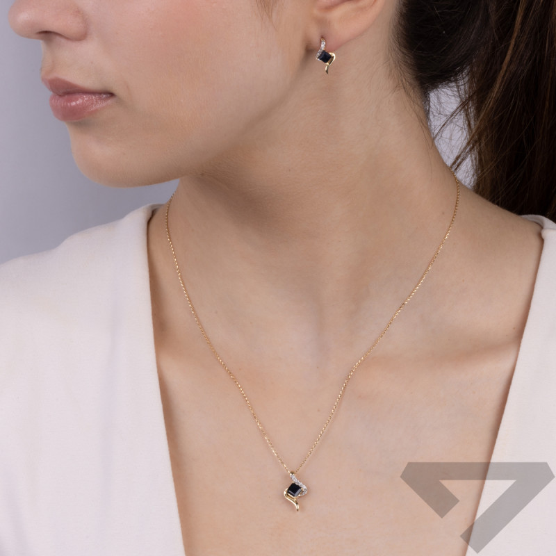 Zlatý přívěsek čtvercový se safírem a bílými diamanty TK 7745-6481 SAP square ryzost 375