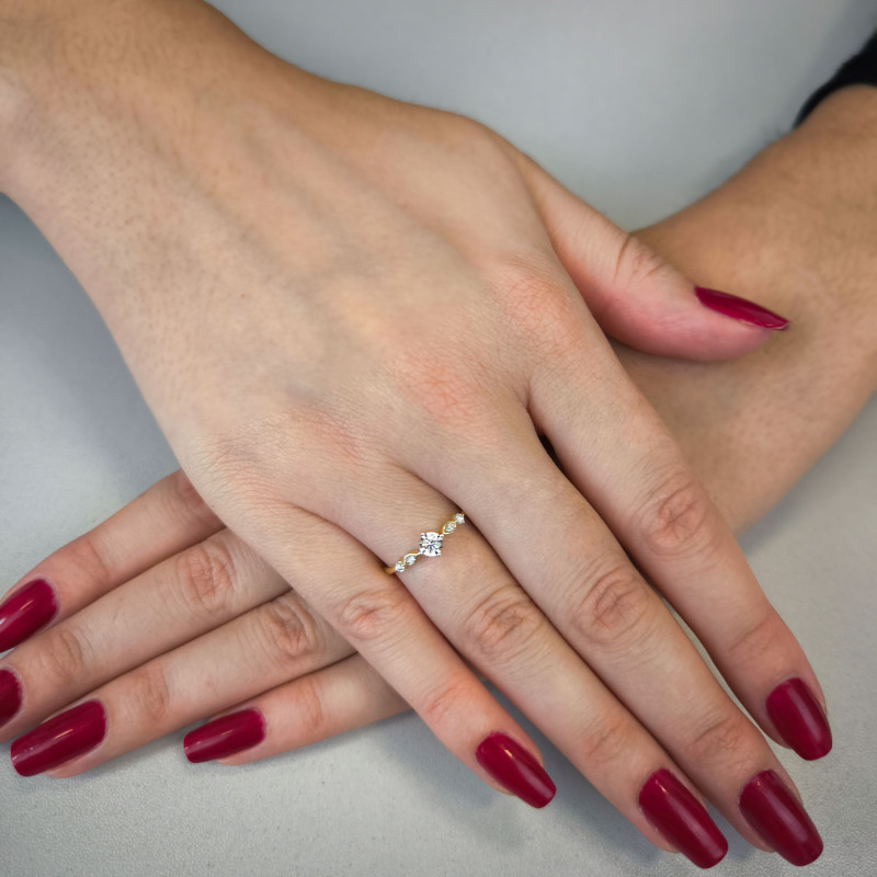 Zásnubní prsten s bílými diamanty TK 20094 ryzost 375