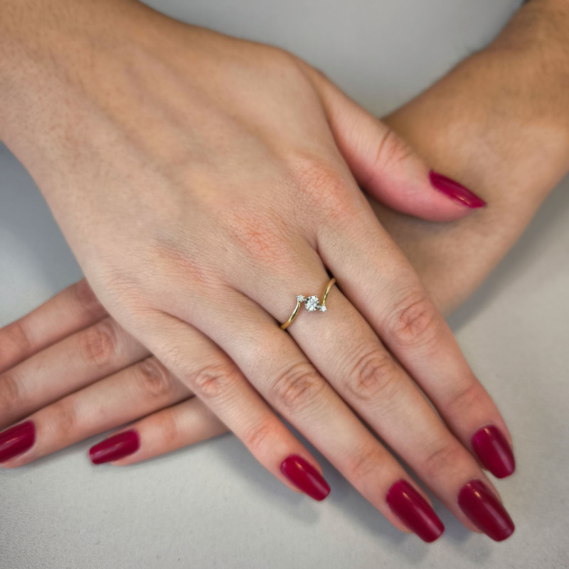 Zásnubní prsten z bílých diamantů TK 20098 ryzost 375