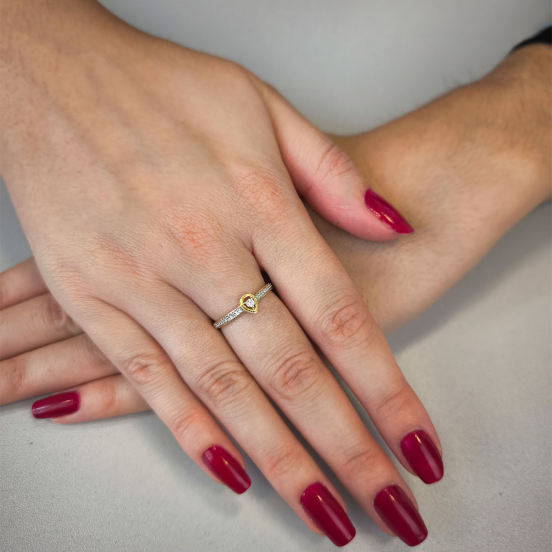 Zásnubní prsten diamanty v kapce a diamanty v obruči TK 20383 kapka ryzost 375