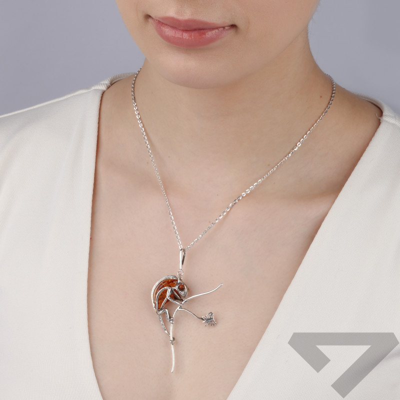 Stříbrný přívěsek chameleon s koňakovým jantarem FI SN1208-koňakový ryzost 925