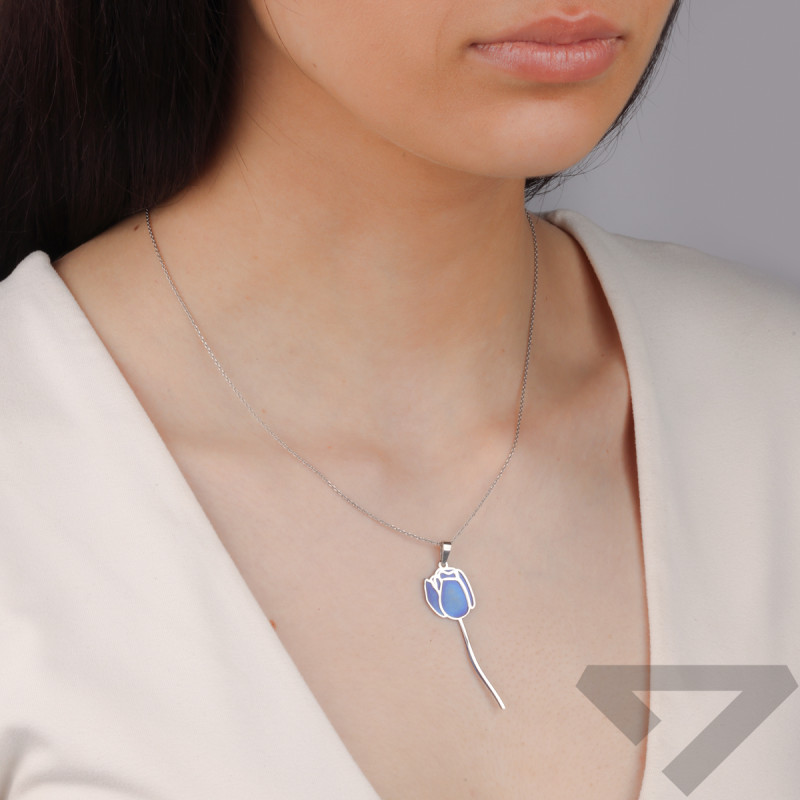 Stříbrný přívěsek Tulipán s titanem ryzost 925 | iSezam.cz