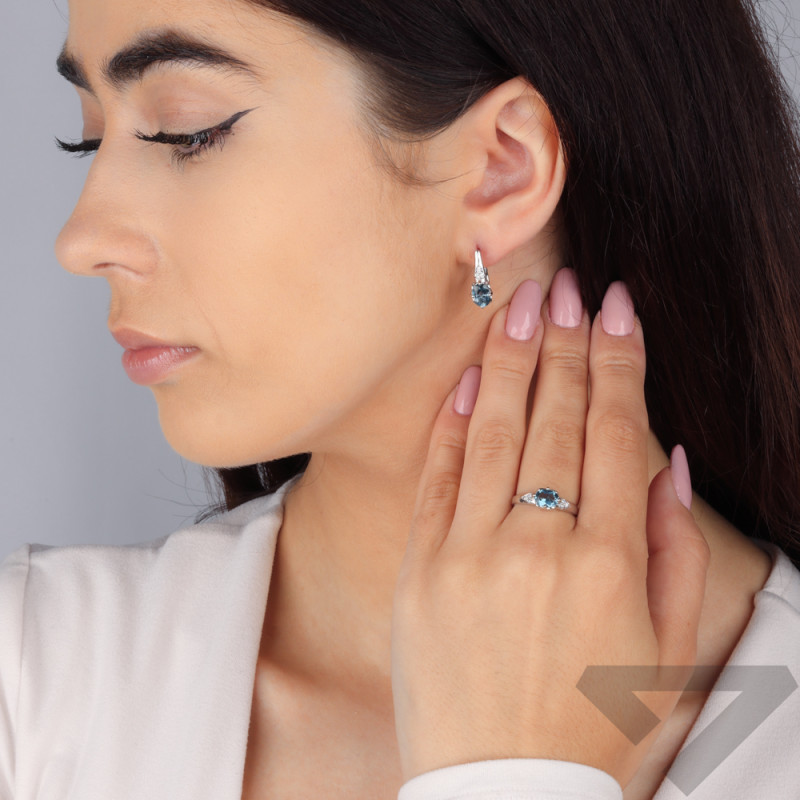 Stříbrný prsten s oválným topazem a laboratorními diamanty AT CVD-3365-R-TLB ryzost 925