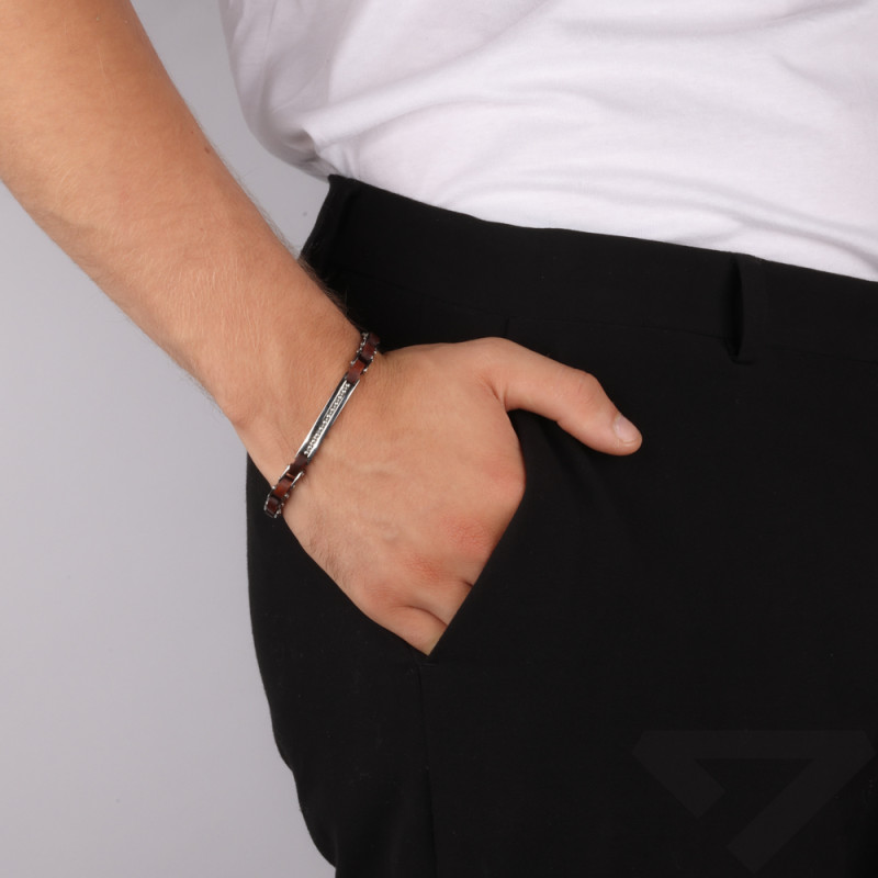 Pánský náramek s destičkou s kuličkami na tmavě hnědém plotě