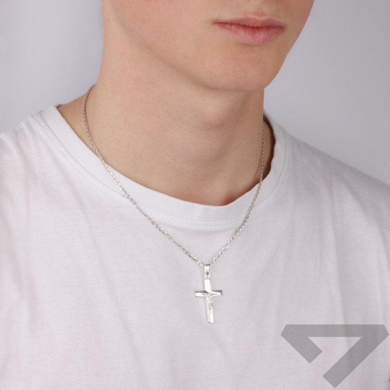 Stříbrný křížek s vyobrazením Pána Ježíše