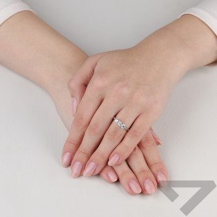 Stříbrný prsten se zirkony - Elegantní šperk | iSezam.cz