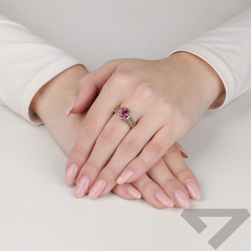 Zásnubní prsten s rodolitem a diamanty ryzost 585 - iSezam.cz