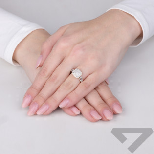 Zásnubní prsten s bílými diamanty, čtvercový | iSezam.cz