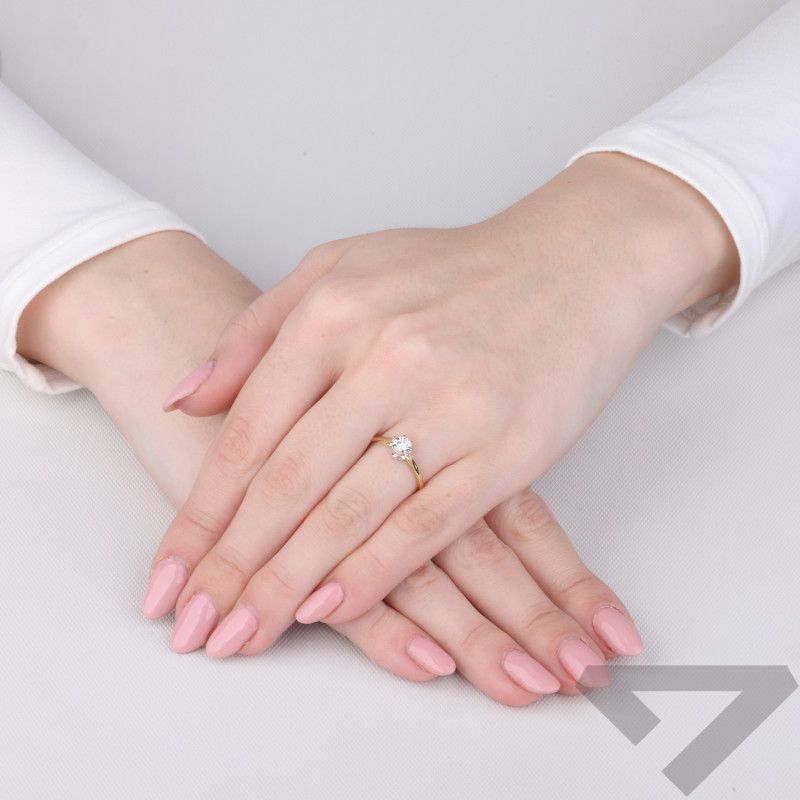 Zásnubní prsten ROYAL s diamantem 0,08 ct ryzost 585
