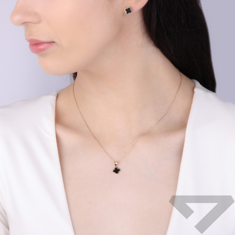 Zlatý přívěsek čtyřlístek s černouS cz, symbol štěstí | iSezam.cz