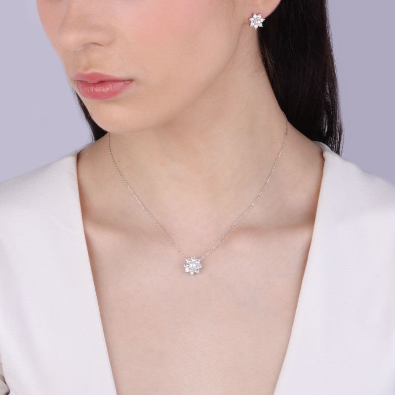 Stříbrný náhrdelník květina s perlou a zirkony