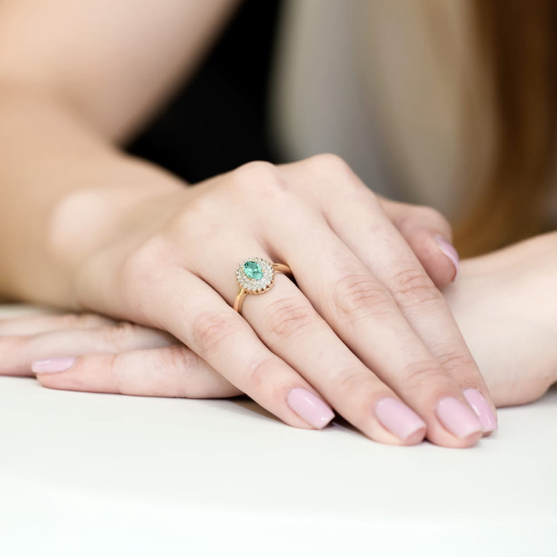 Zlatý prsten se smaragdem a diamanty BE W-303 EM ovál Markýza ryzost 585