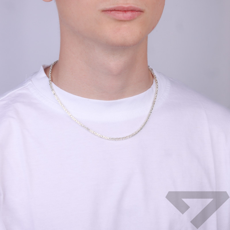 Stříbrný řetízek s královským vzorem