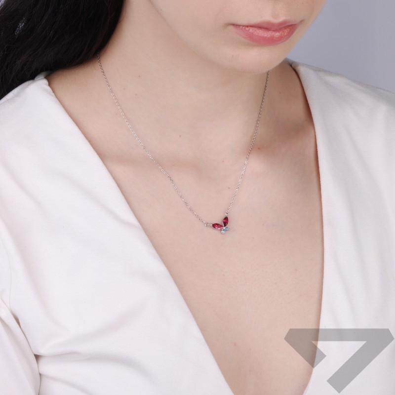 Stříbrný náhrdelník s turmalínem ve tvaru motýla | iSezam.cz