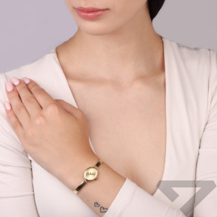 Elegantní zlaté dámské hodinky ryzosti 585 s precizním strojkem a minerálním sklem. Ideální šperk pro každou příležitost. Nakupu