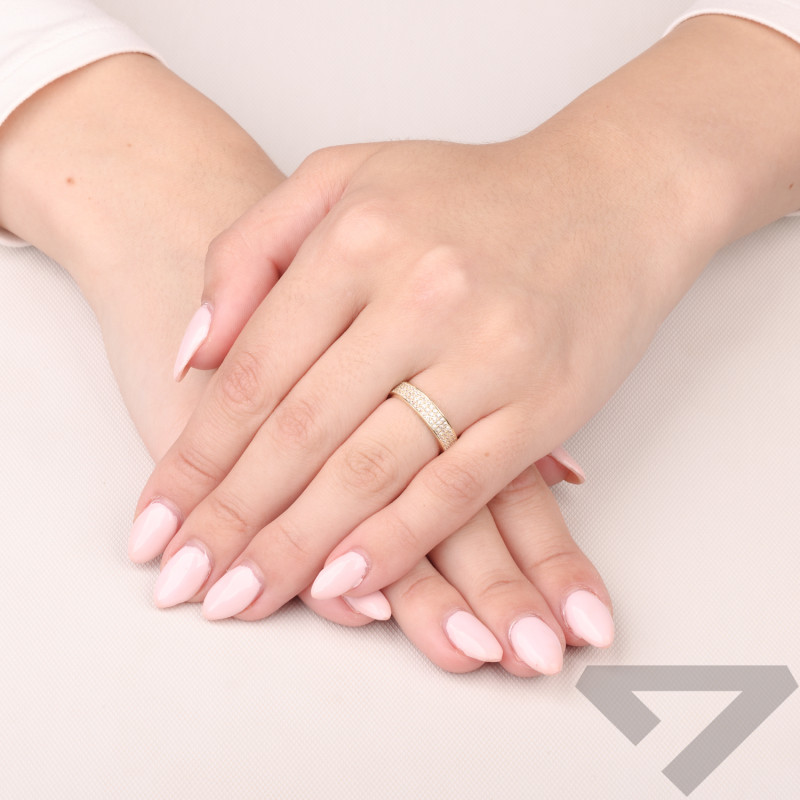 Zlatý prsten rings se třemi řadami bílých zirkonů