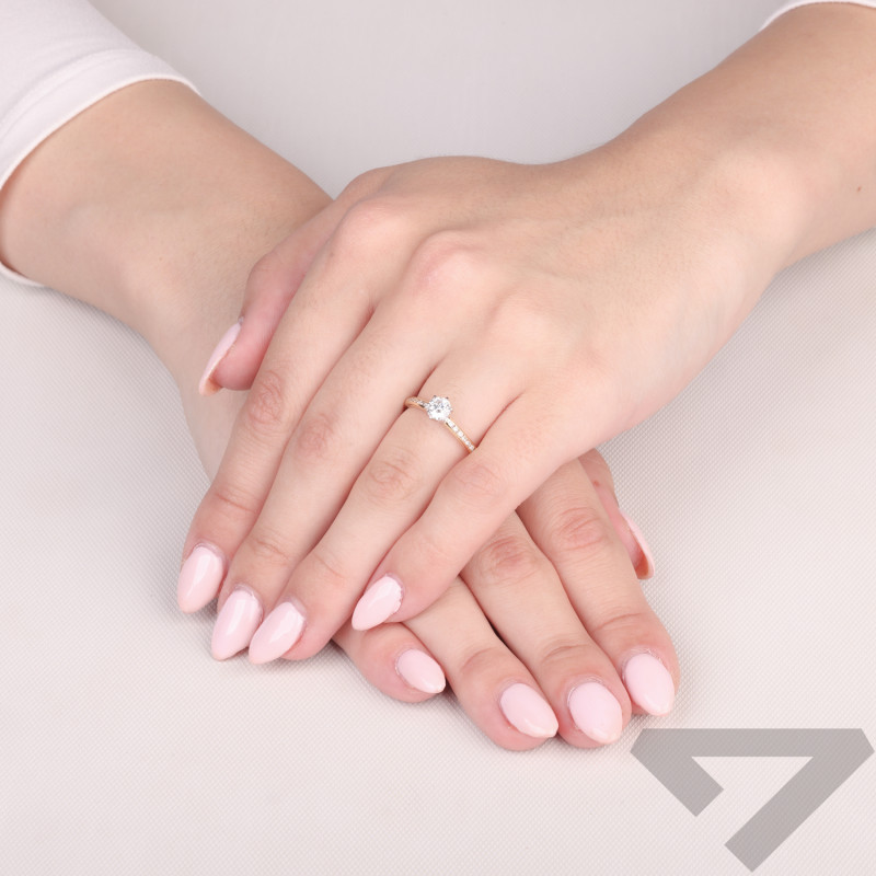 Zásnubní prsten ze zlata Soliter bis s laboratorními diamanty 0,67 ct