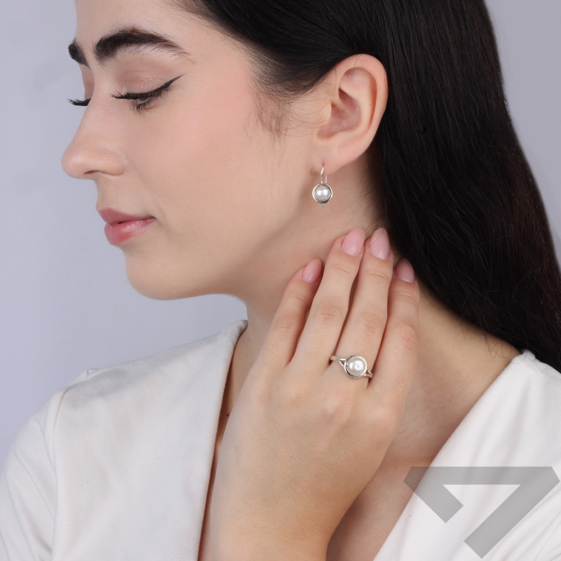 Stříbrný prsten s přírodní perlou 8 mm
