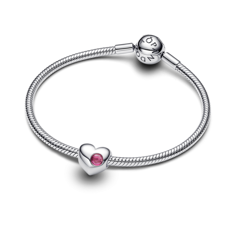 Charms Pandora do grawerowania w kształcie serca z różowym kamieniem 794161C10