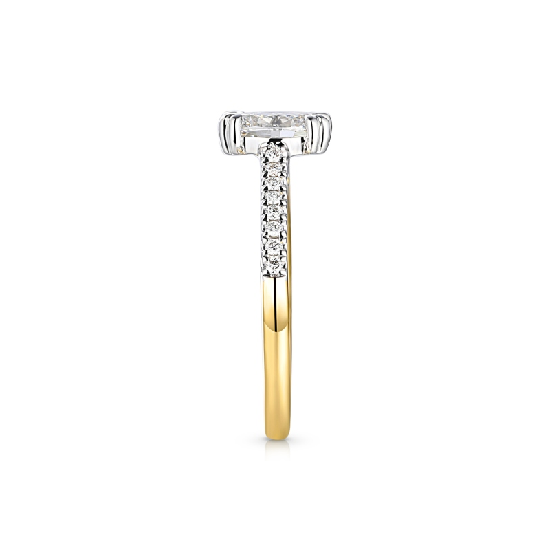 Elegantní zlatý zásnubní prsten s velkým laboratorním diamantem (1,23 ct) a menšími diamanty. Kombinace bílého a žlutého zlata. 