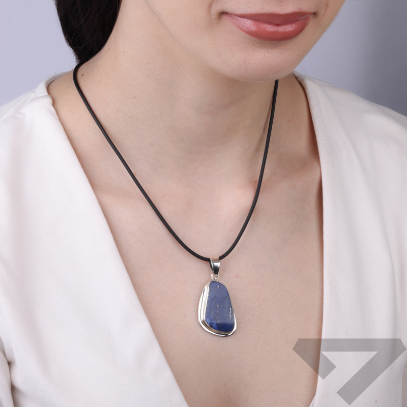 Stříbrný přívěsek s lapisem lazuli