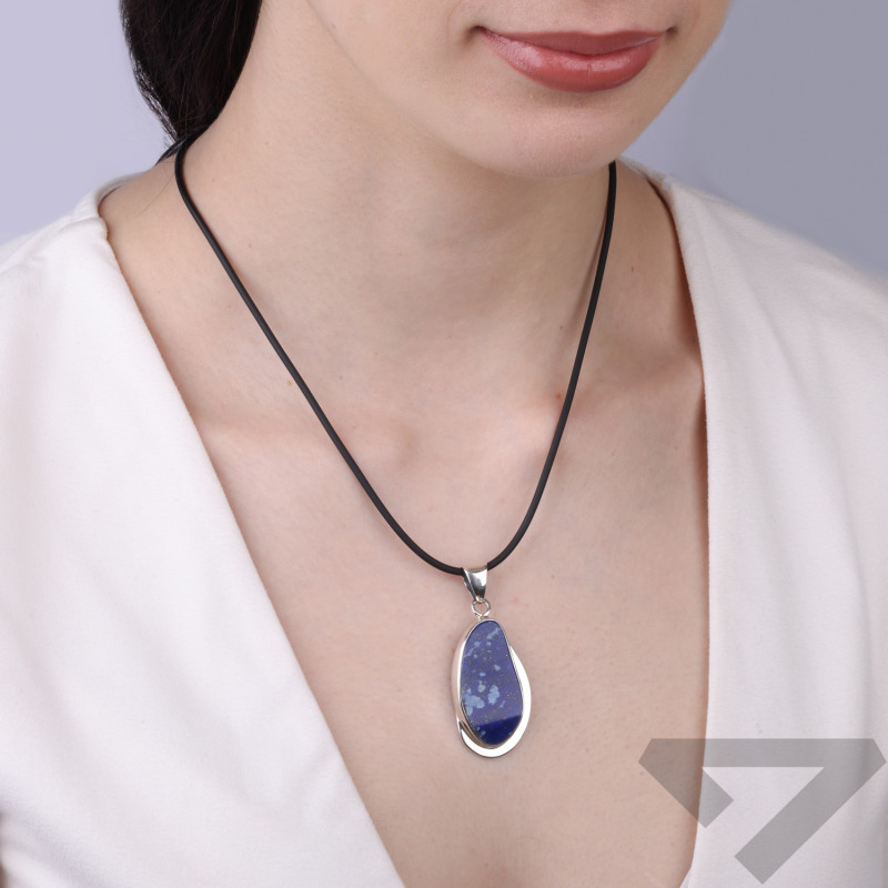 Přívěsek z afghánského lapis lazuli