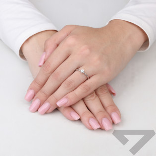 Zásnubní prsten z bílého zlata s laboratorními diamanty 0,26 ct