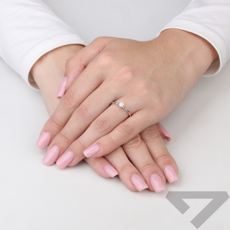 Zásnubní prsten z bílého zlata s laboratorními diamanty 0,26 ct