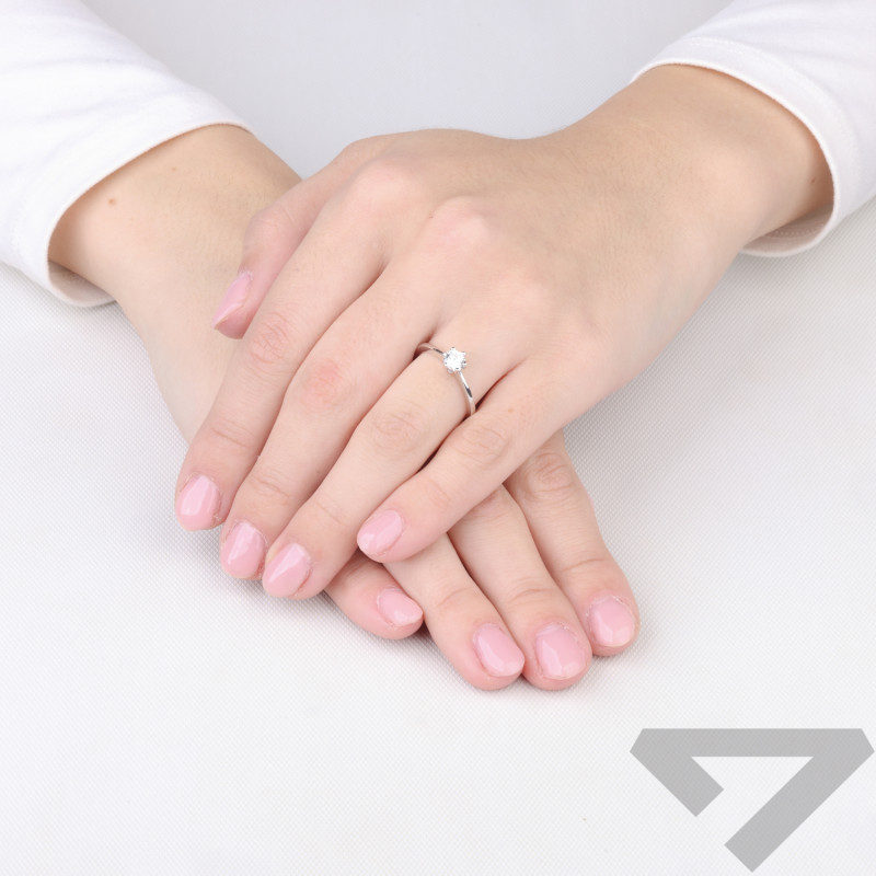 Stříbrný prsten s 5mm zirkonem, ryzost 925