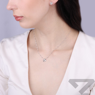 Objevte elegantní stříbrný set náhrdelníku a náušnic s motivem růže (ryzost 925). Jemný design pro každodenní nošení i speciální