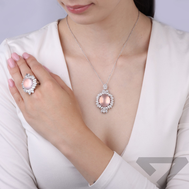 Stříbrný prsten s růženínem ryzosti 925