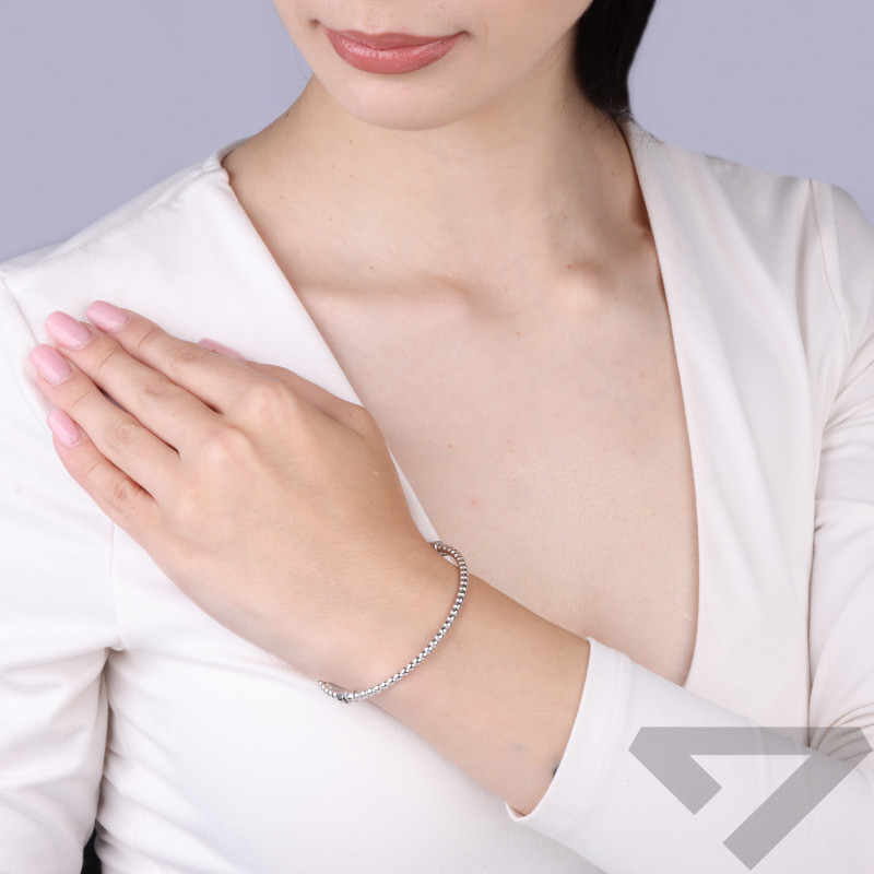 Stříbrný náramek bangle z foukaných kuliček ryzosti 925