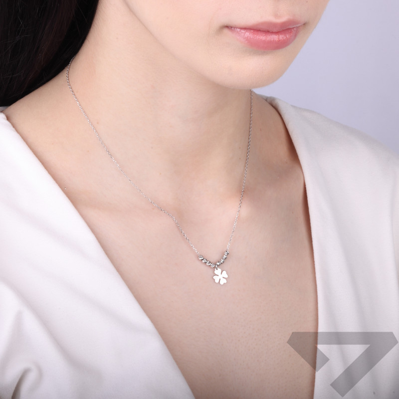 Stříbrný náhrdelník čtyřlístek destička a kuličky diamondované, ryzost 925