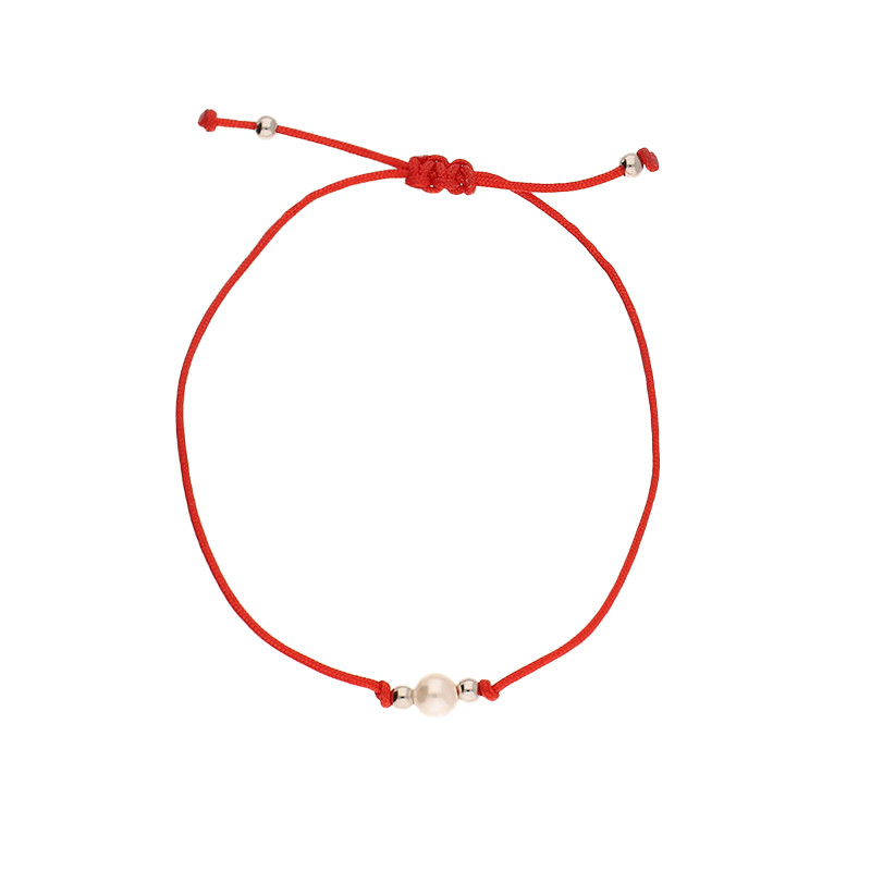 Elegantní stříbrný náramek s bílou perlou a červenou šňůrkou. Nastavitelné zapínání, průměr perly 4 mm. Perfektní dárek. Objevte