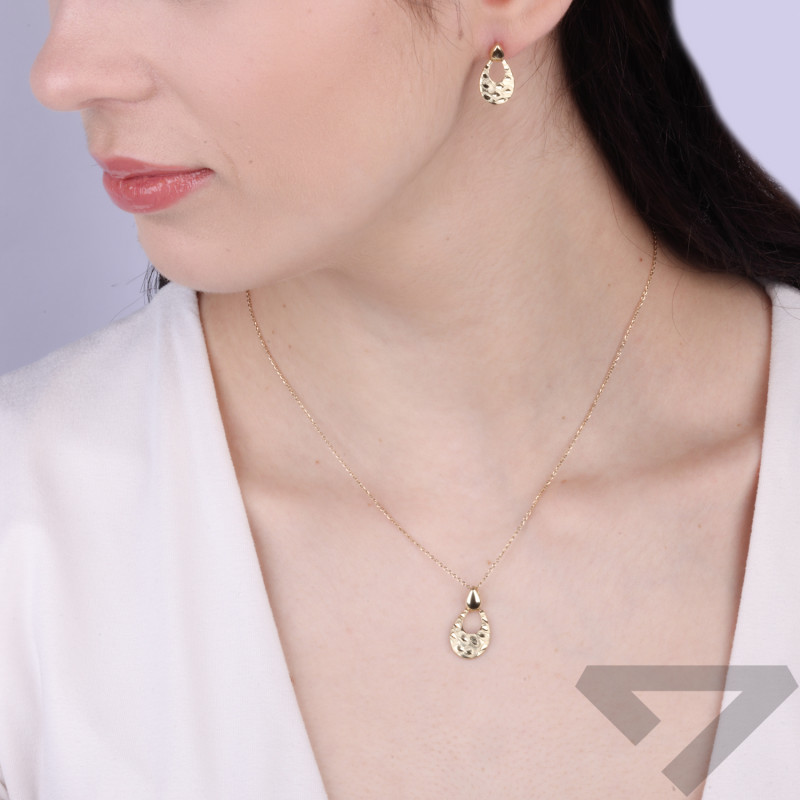 Luxusní zlatý set ze zlata 585. Elegantní kombinace matného a lesklého povrchu. Ideální dárek pro každou ženu. Nakupujte nyní!