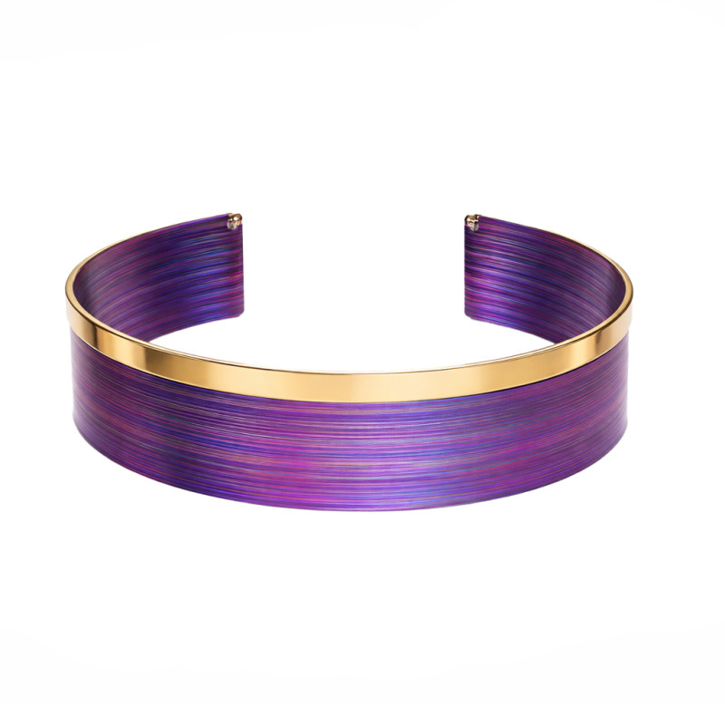 Titanový náramek bangle s proužkem stříbra 925 ve zlaté barvě