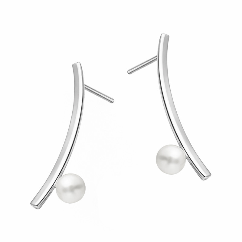 Objevte elegantní stříbrné náušnice s perlou 6 mm na puzetu. Jemný design, ryzost 925. Ideální pro každodenní nošení i speciální