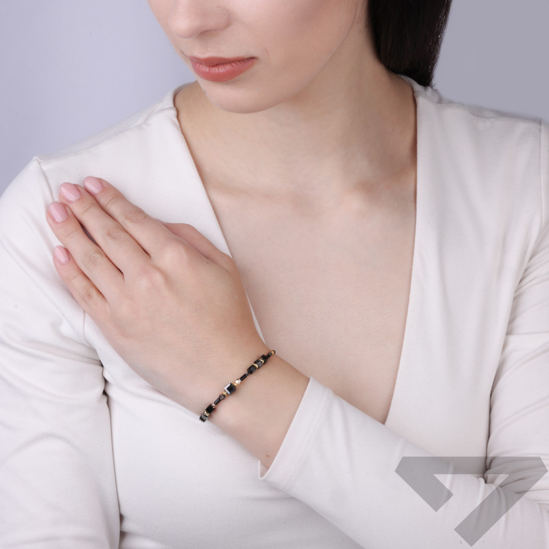 Náramek z kamenů a krystalků Swarovski, zlaté stříbro 925