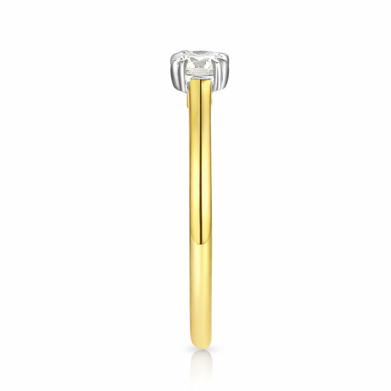Objevte jedinečný zásnubní prsten s laboratorním diamantem 0,31 ct ze zlata 585. Luxusní design a certifikovaná kvalita. Ideální
